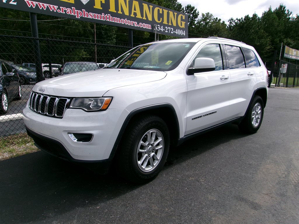 Used 2018 Jeep Grand Cherokee Laredo image 2