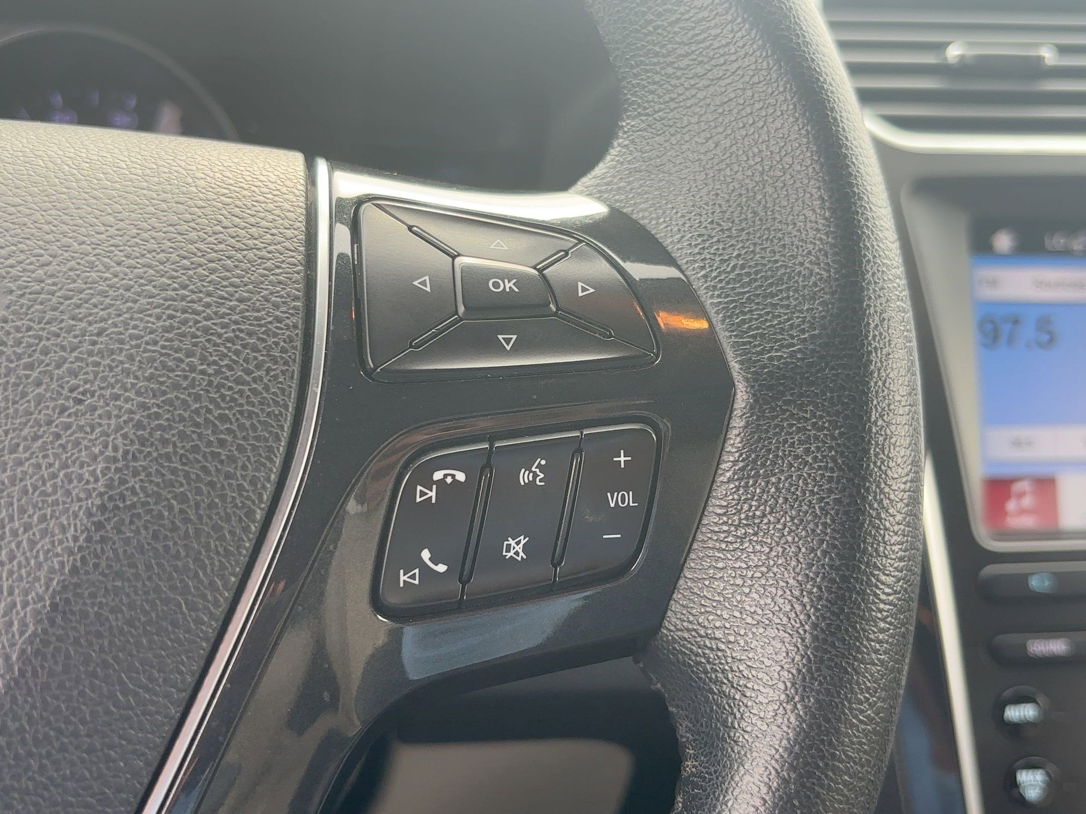 Used 2019 Ford Explorer Limited image 18