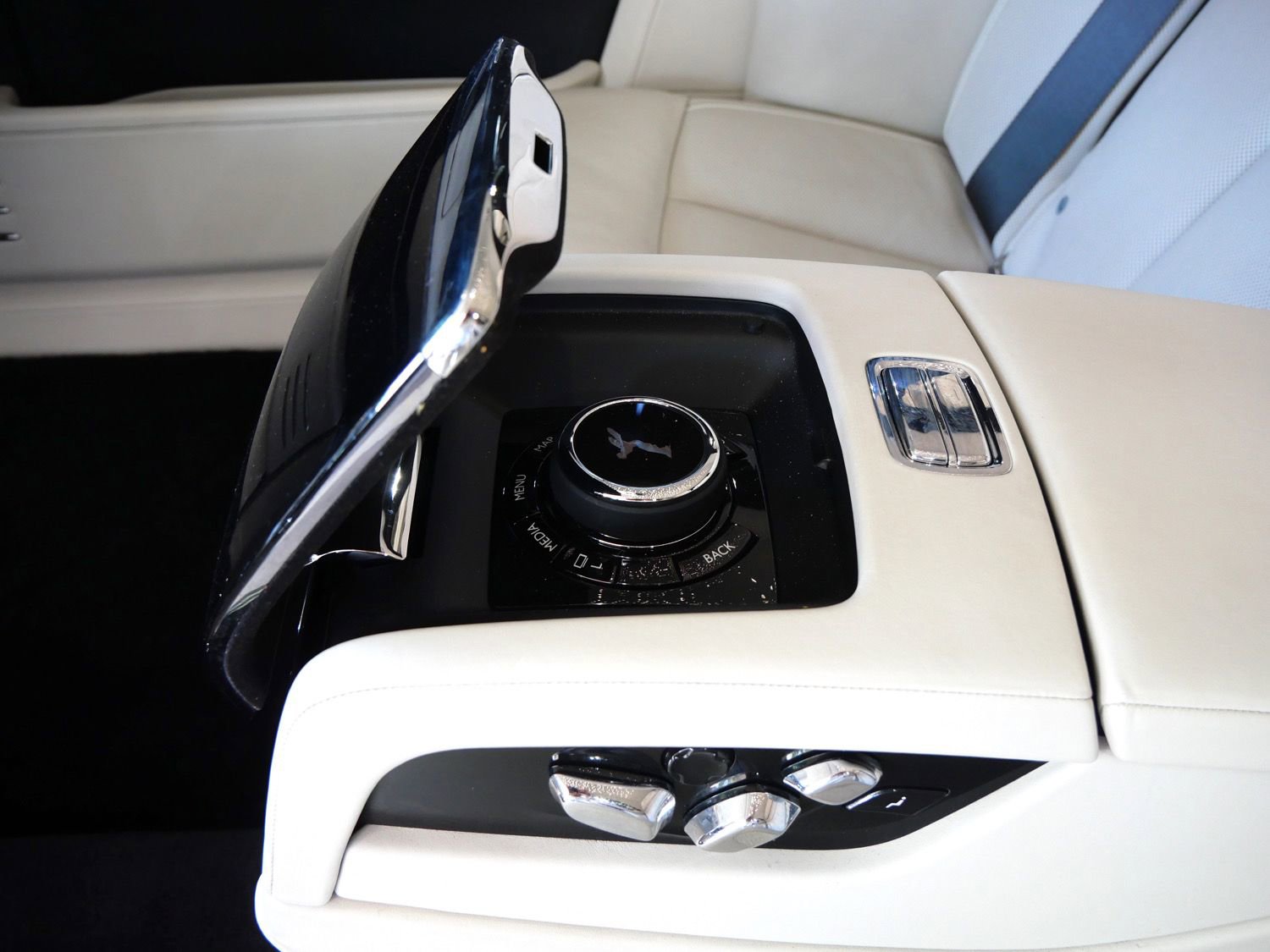 Certified 2024 Rolls-Royce Phantom Extended Wheelbase w/ The Phantom Package image 29