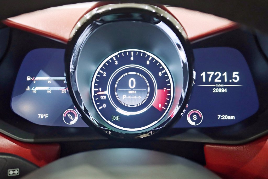 Used 2019 Aston Martin V8 Vantage Coupe RWD image 16