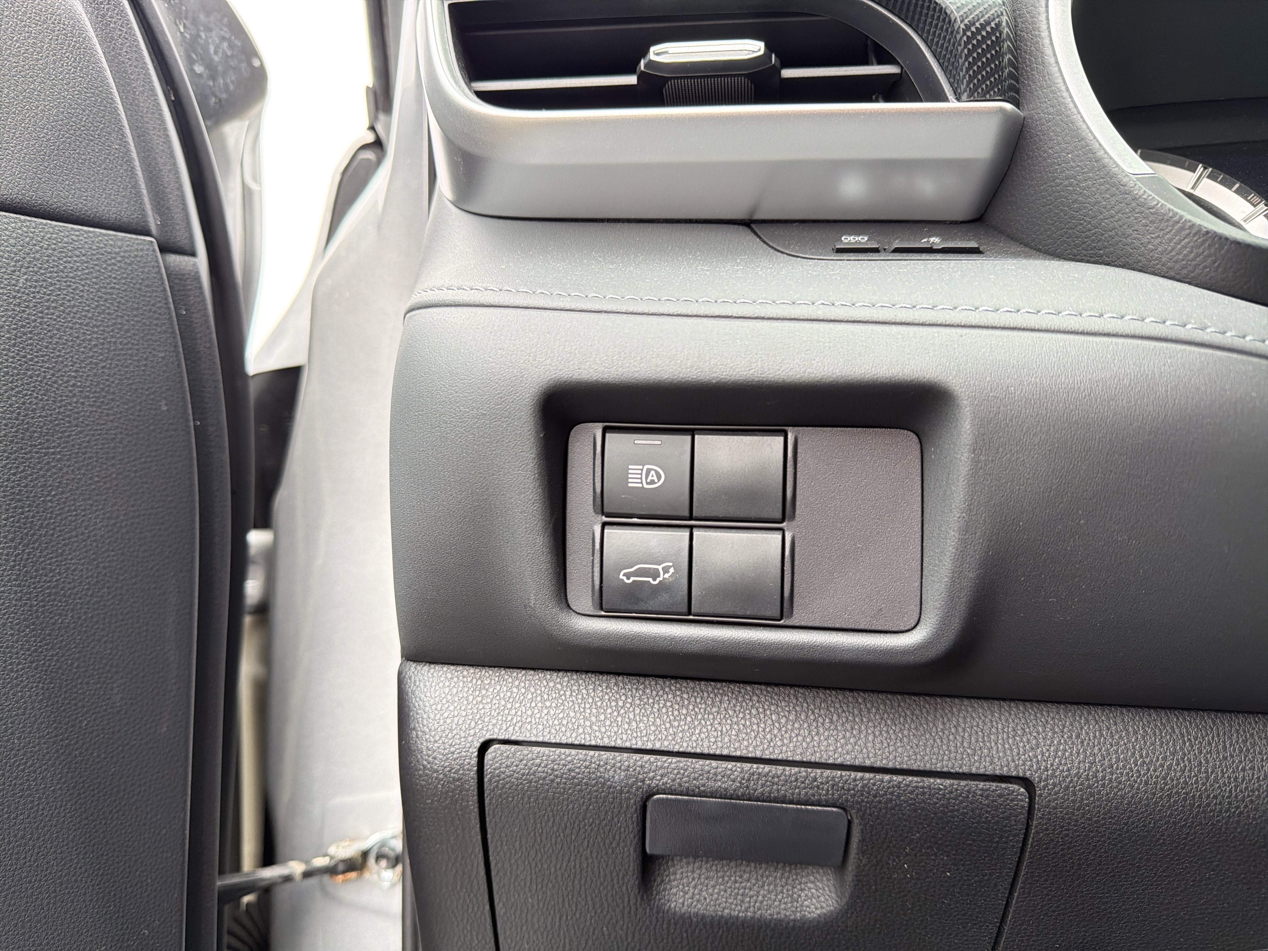 Used 2022 Toyota Highlander XSE AWD/4WD image 16