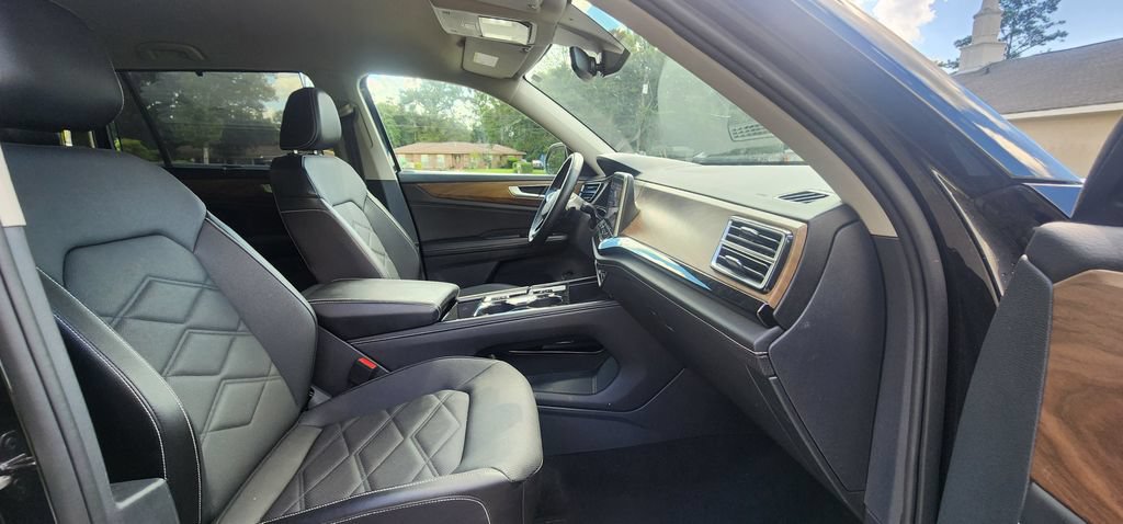 Used 2025 Volkswagen Atlas SE AWD/4WD image 28
