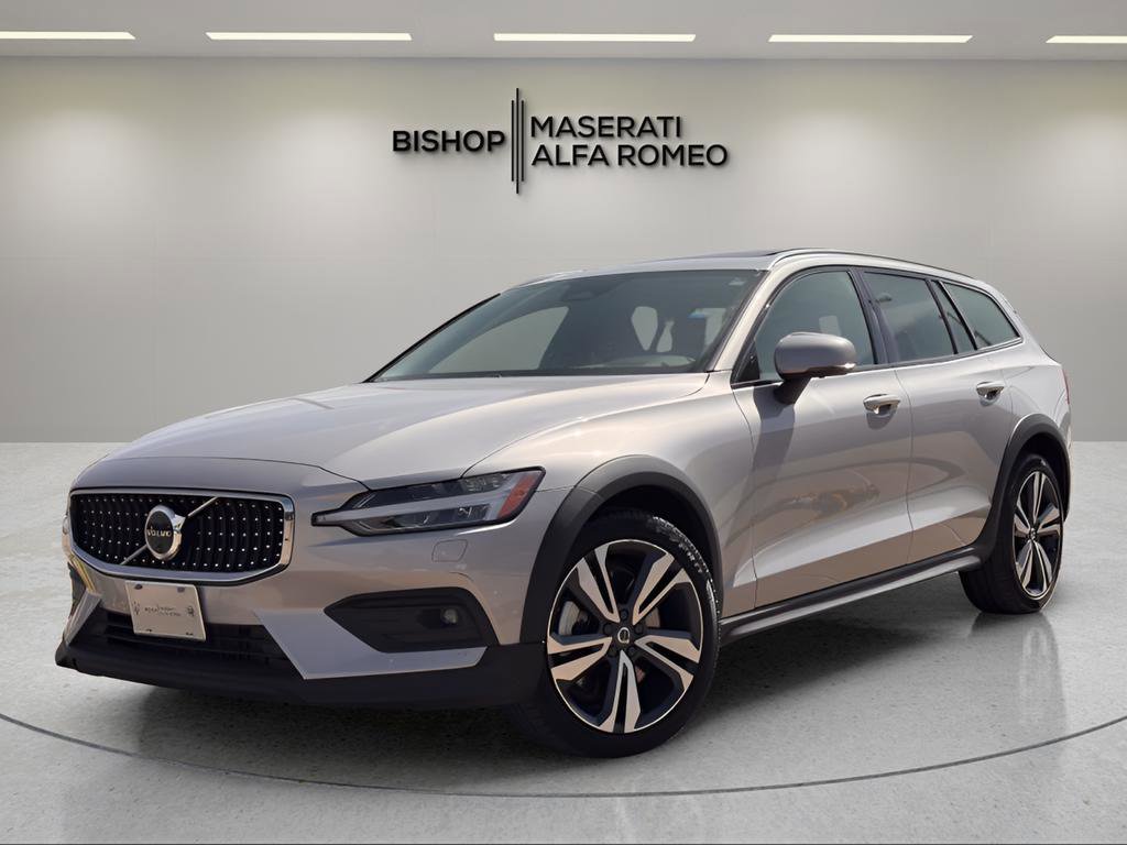 Used 2025 Volvo V60 B5 Cross Country Plus image 9