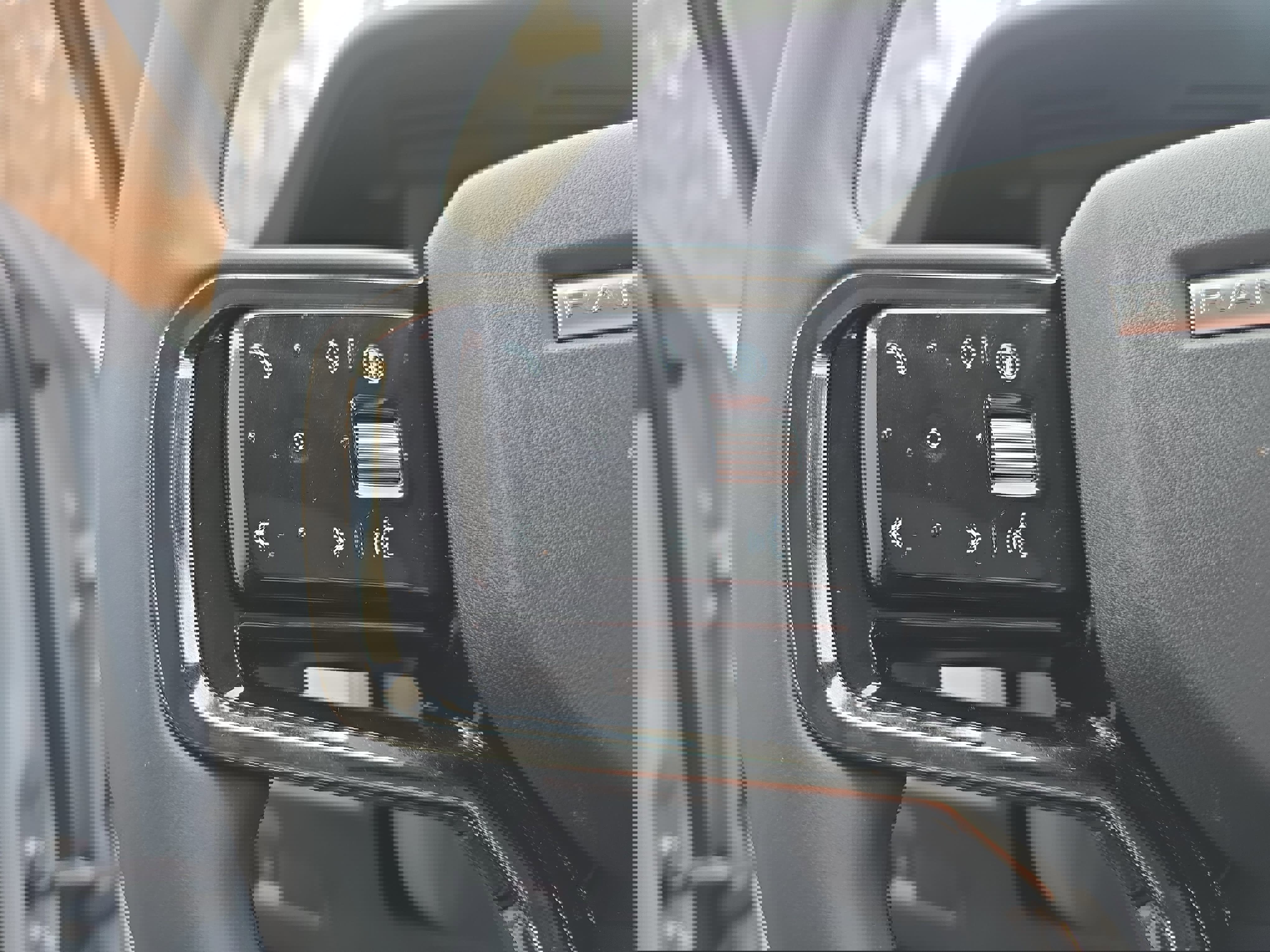 Used 2025 Land Rover Range Rover Evoque S image 17