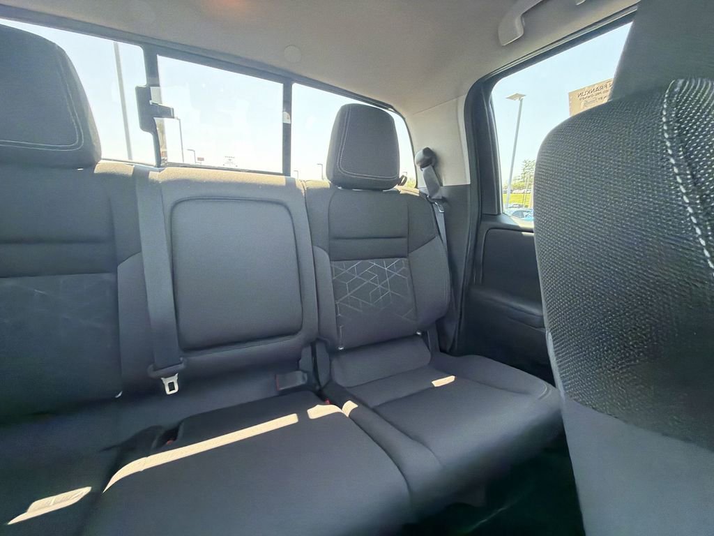 Used 2025 Nissan Frontier SV w/ SV Convenience Package image 14