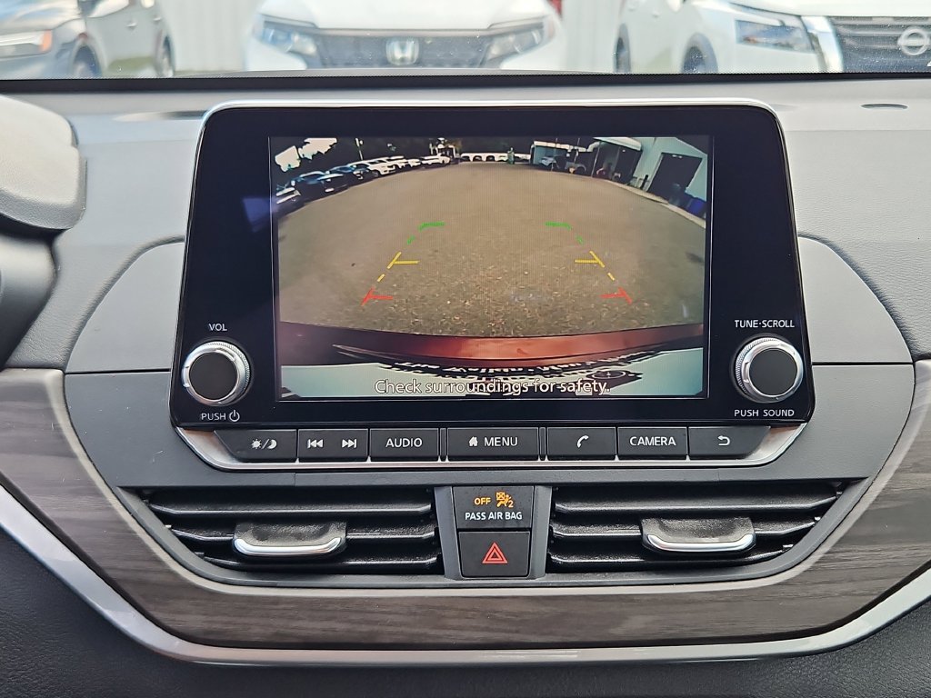 Used 2025 Nissan Altima 2.5 SV FWD image 17