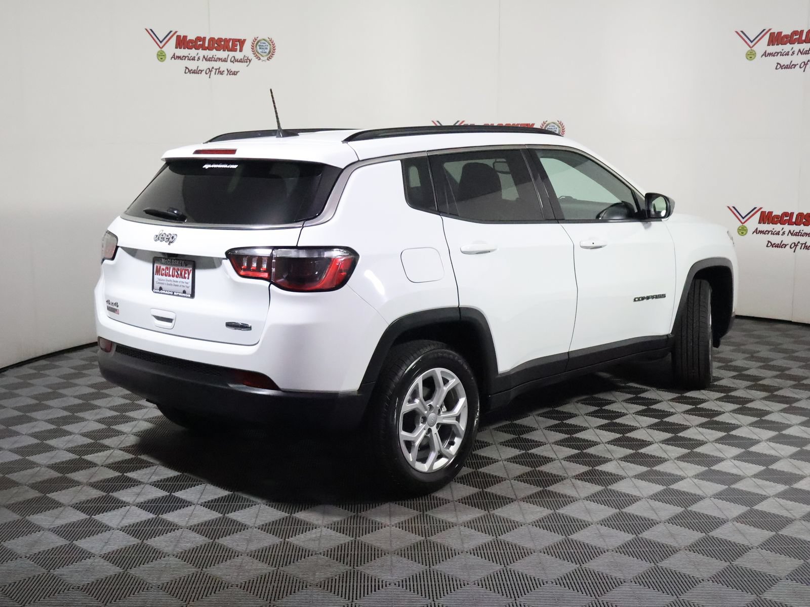 Used 2024 Jeep Compass Latitude AWD/4WD image 9