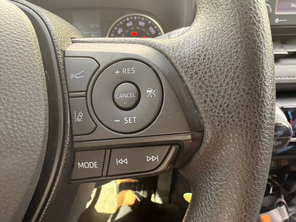 Used 2021 Toyota RAV4 XLE image 12