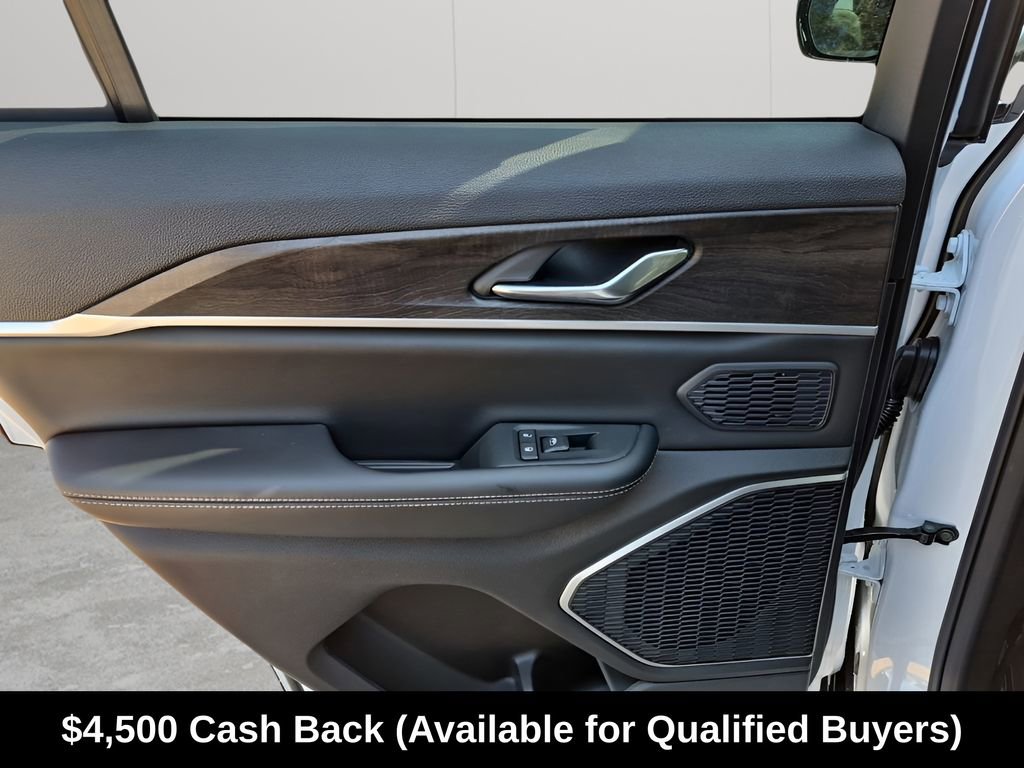 New 2026 Jeep Grand Cherokee Limited RWD image 17