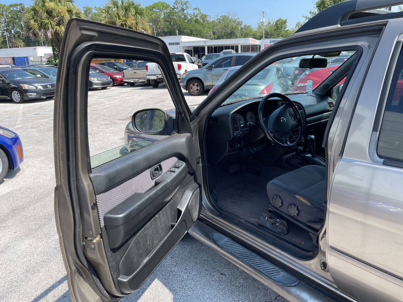 Used 2002 Nissan Pathfinder SE AWD/4WD image 8