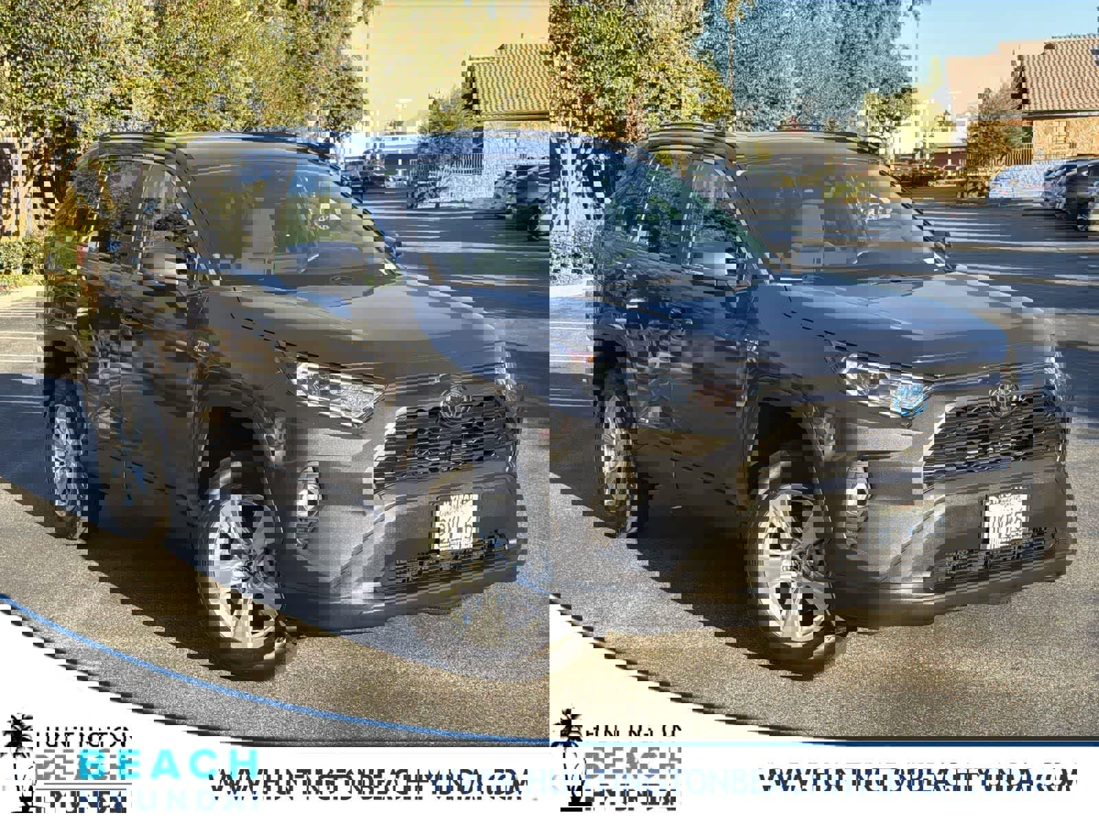 Used 2020 Toyota RAV4 XLE image 1