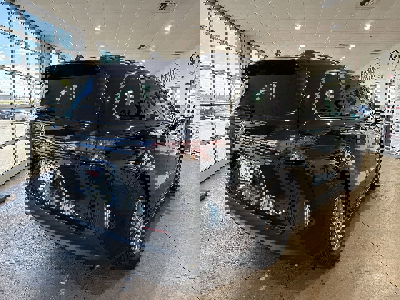 Certified 2025 Toyota Sienna XLE image 2