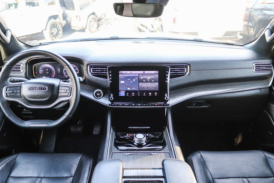 Used 2024 Jeep Wagoneer L Series II RWD image 12