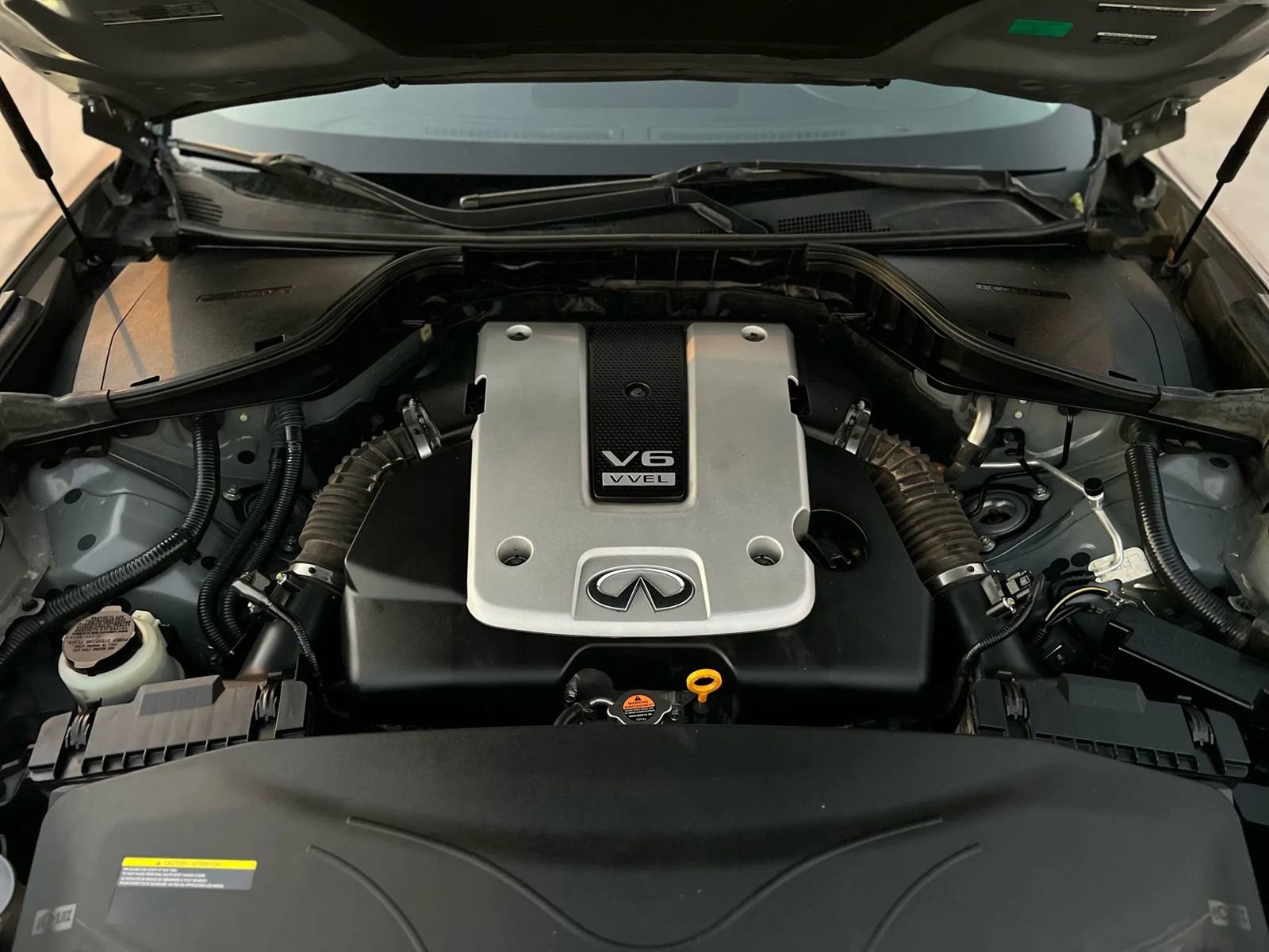 Used 2018 INFINITI Q70 Luxe image 39