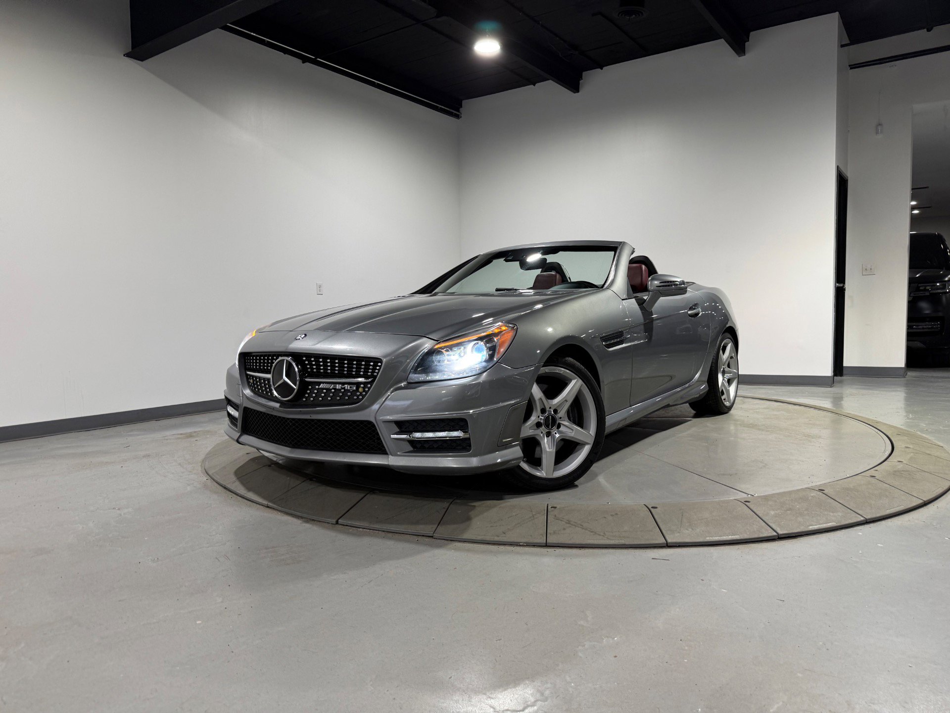 Used 2015 Mercedes-Benz SLK 350 image 3