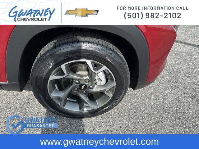 Used 2025 Chevrolet Trax LT w/ LT Convenience Package FWD image 12