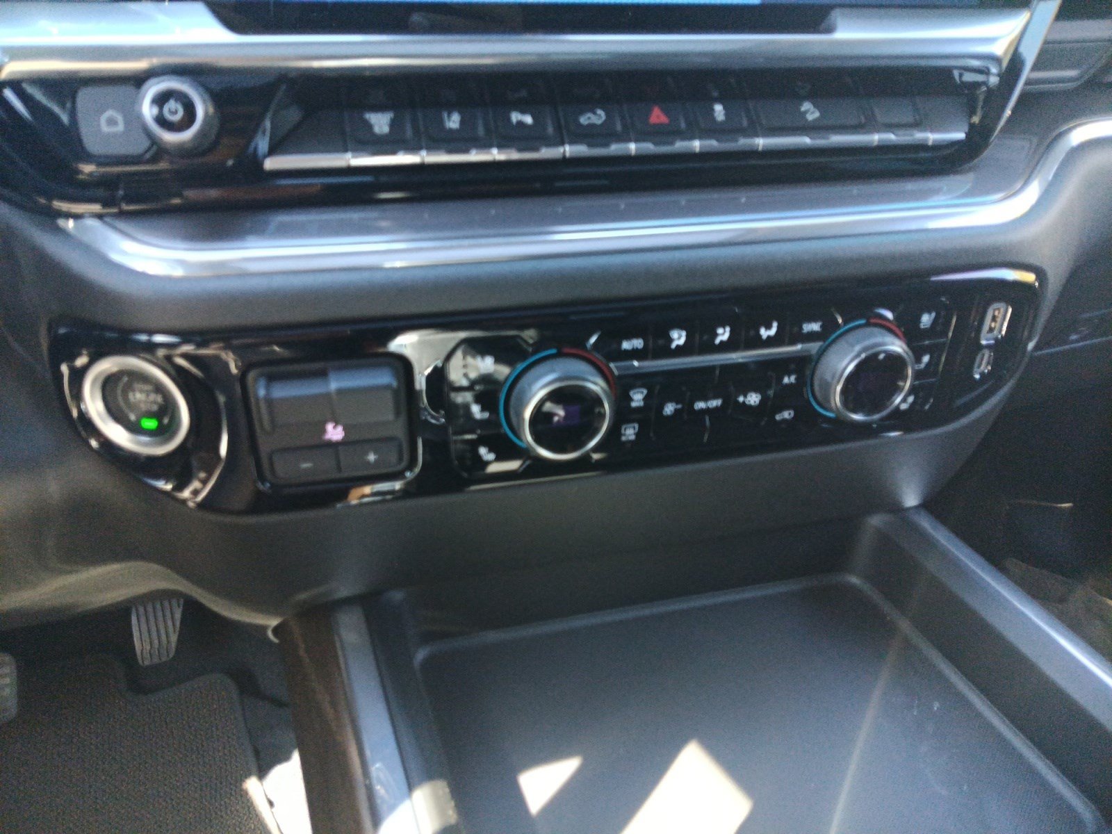 Used 2024 Chevrolet Silverado 3500 High Country w/ High Country Premium Package AWD/4WD image 15