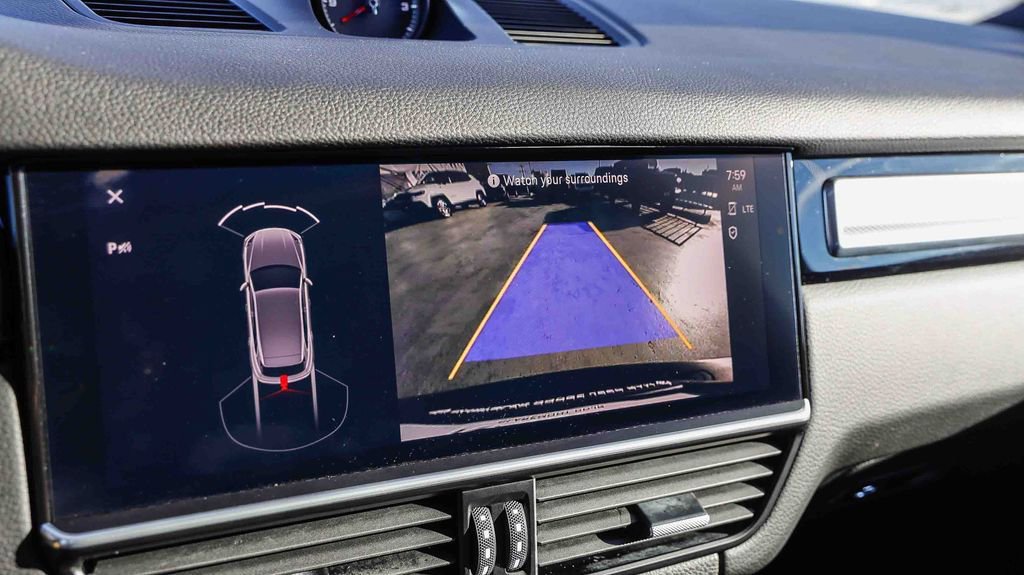 Used 2023 Porsche Cayenne Platinum Edition image 29