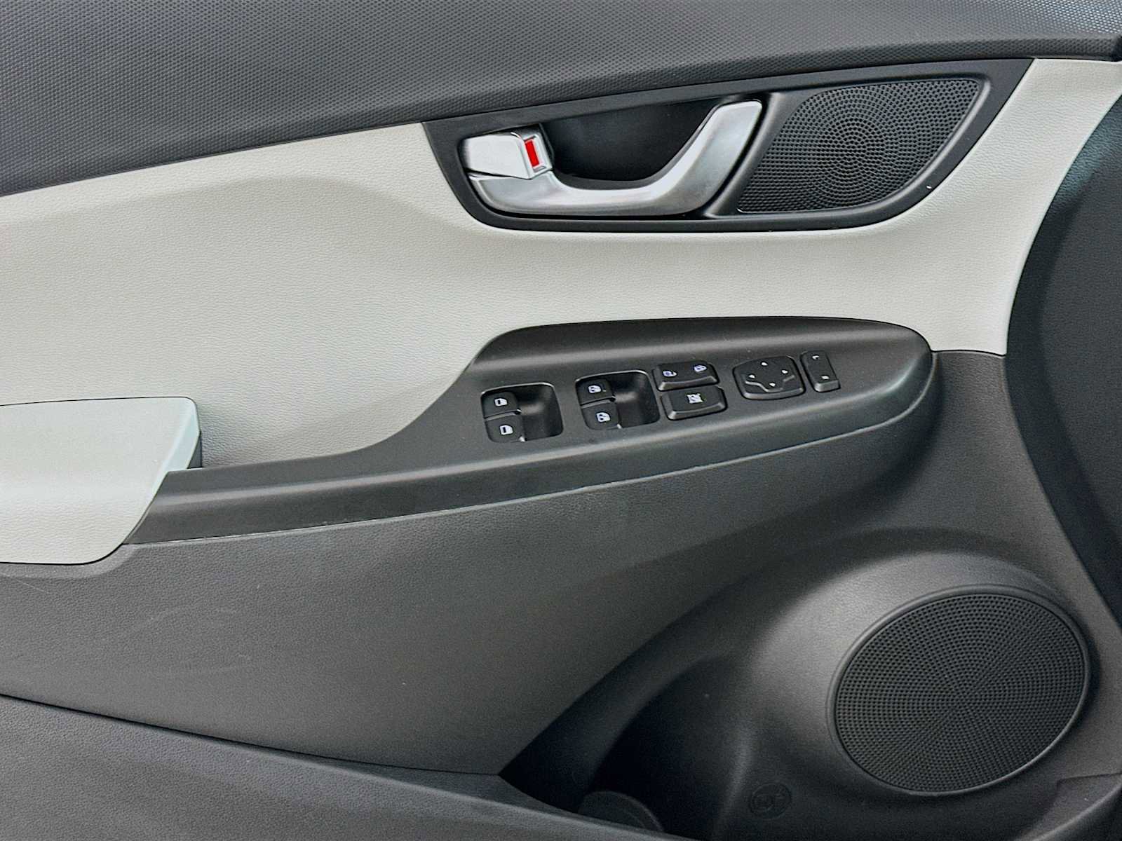 Used 2022 Hyundai Kona SEL w/ Convenience Package image 16