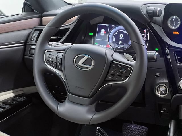 Certified 2024 Lexus ES 300h w/ Premium Package FWD image 15