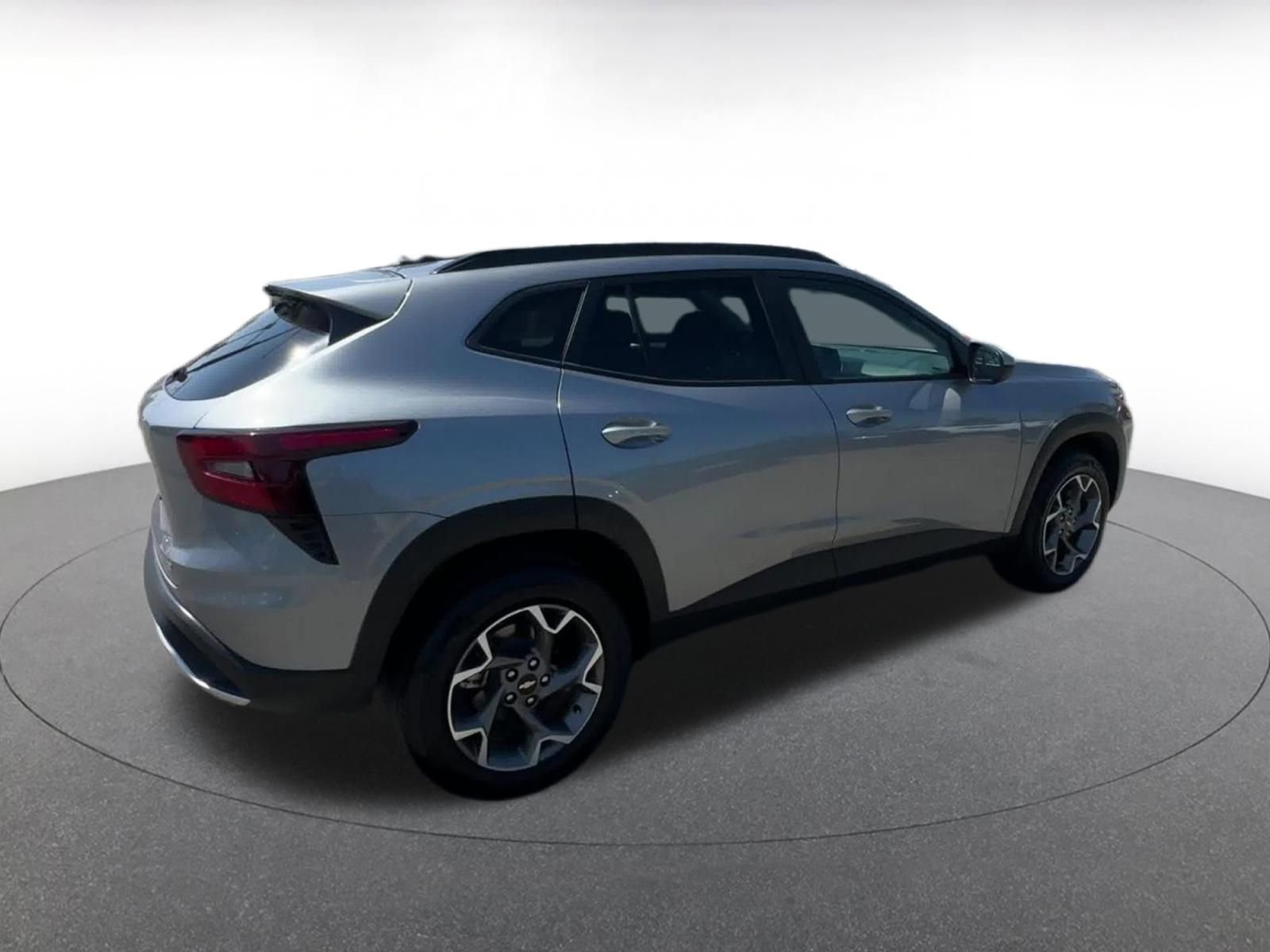 Used 2025 Chevrolet Trax LT FWD image 15