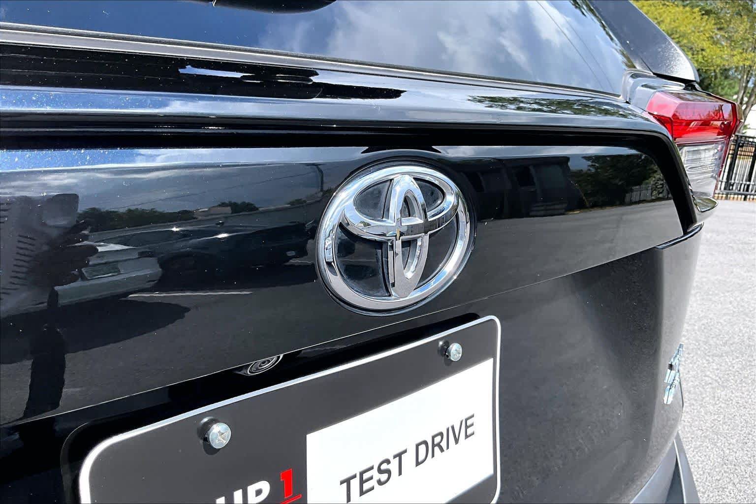 Certified 2025 Toyota RAV4 XLE AWD/4WD image 31