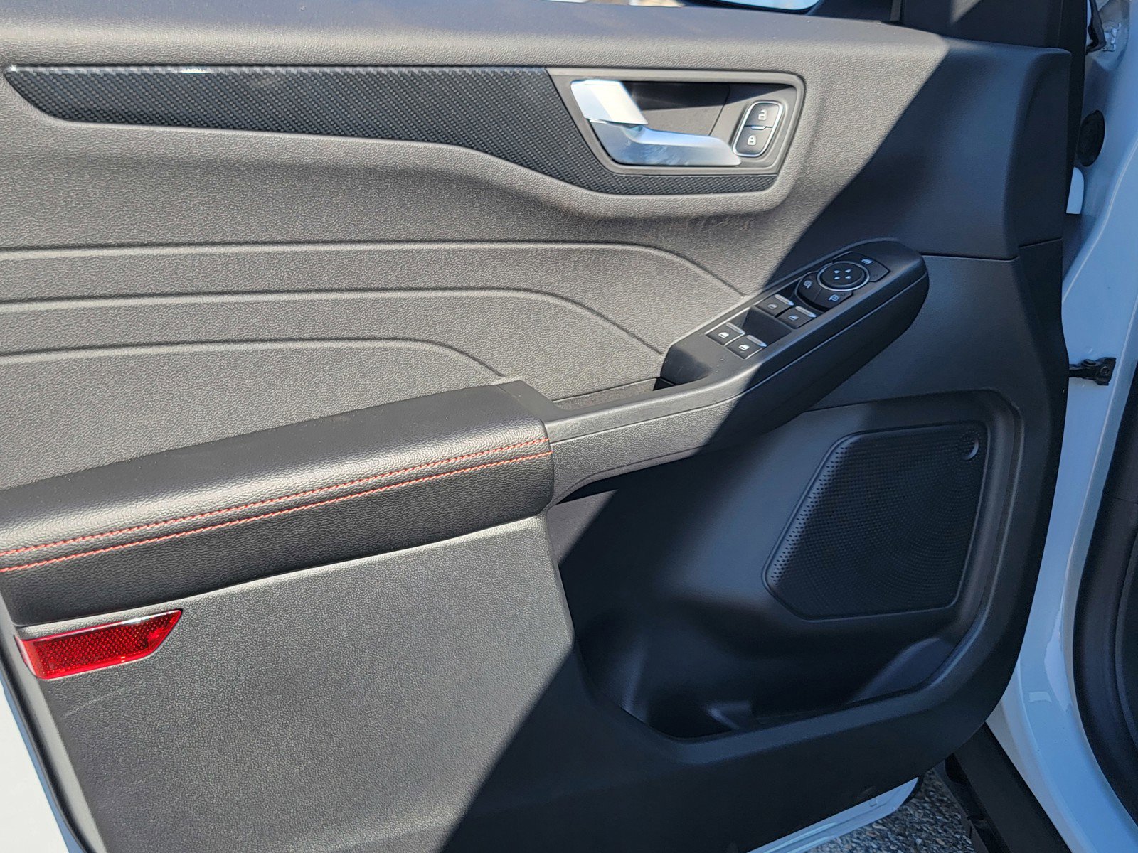 New 2025 Ford Escape ST-Line w/ Tech Pack #1 image 8