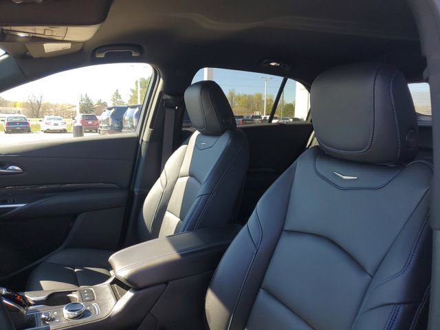 Used 2025 Cadillac XT4 Sport AWD/4WD image 5