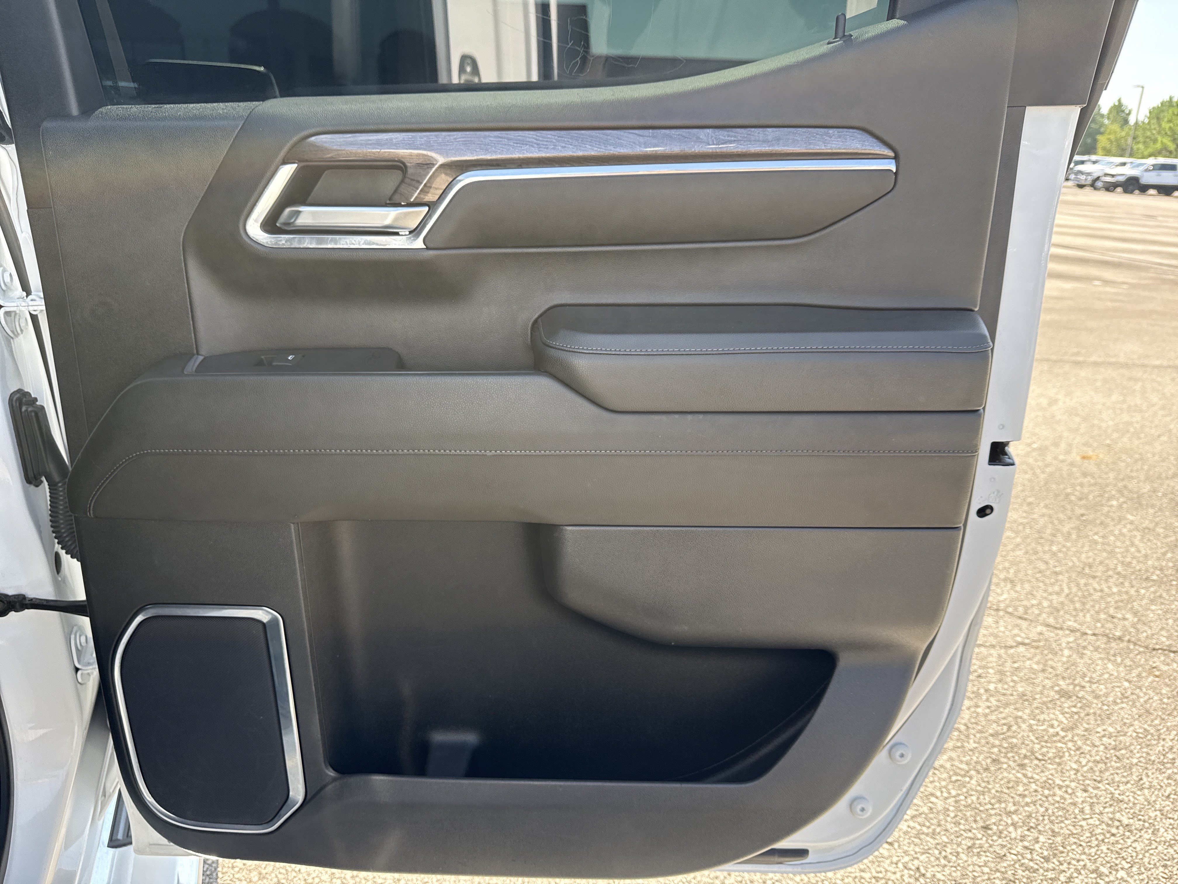 Used 2024 Chevrolet Silverado 1500 LTZ AWD/4WD image 16