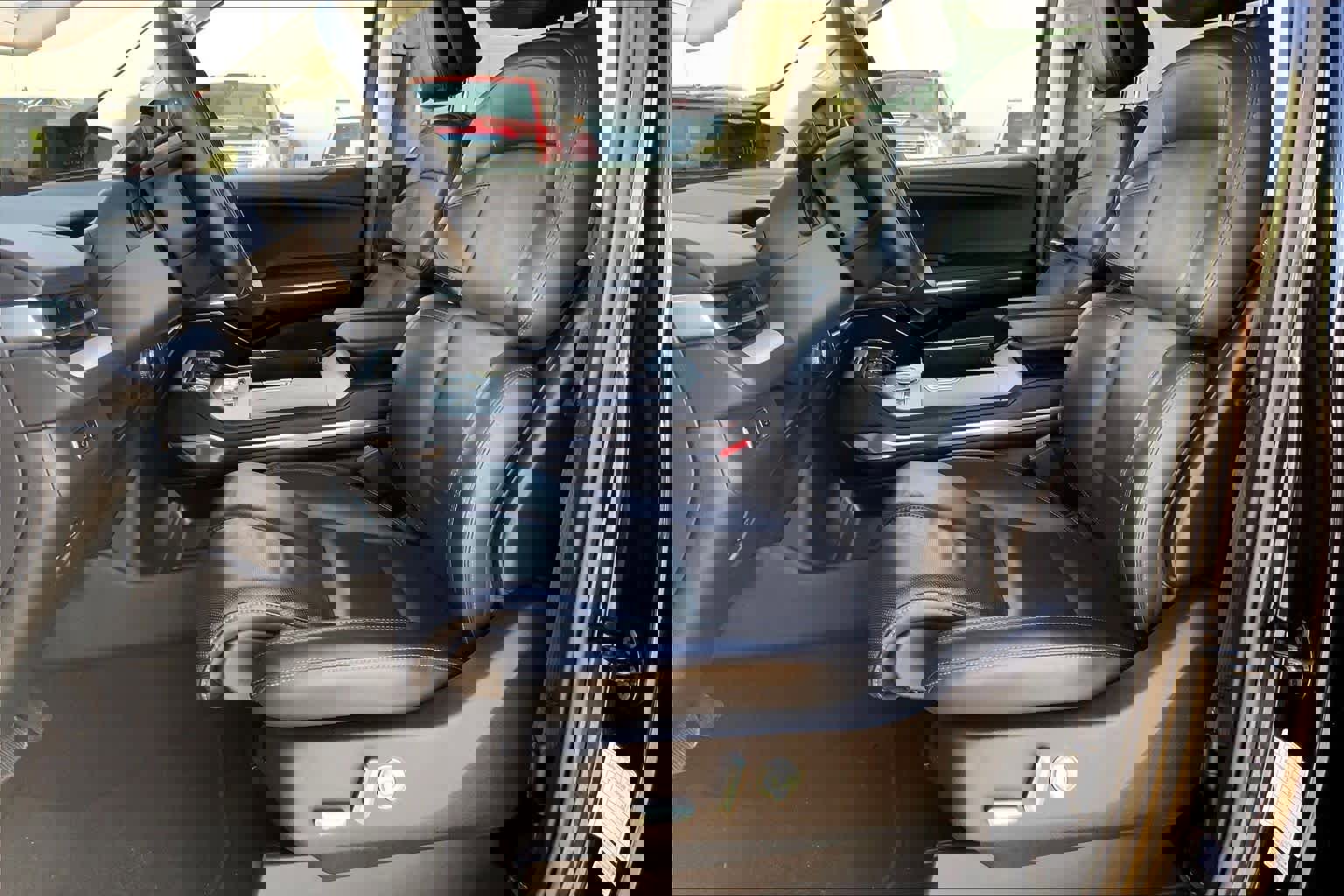 Used 2025 Lincoln Navigator Reserve AWD/4WD image 8