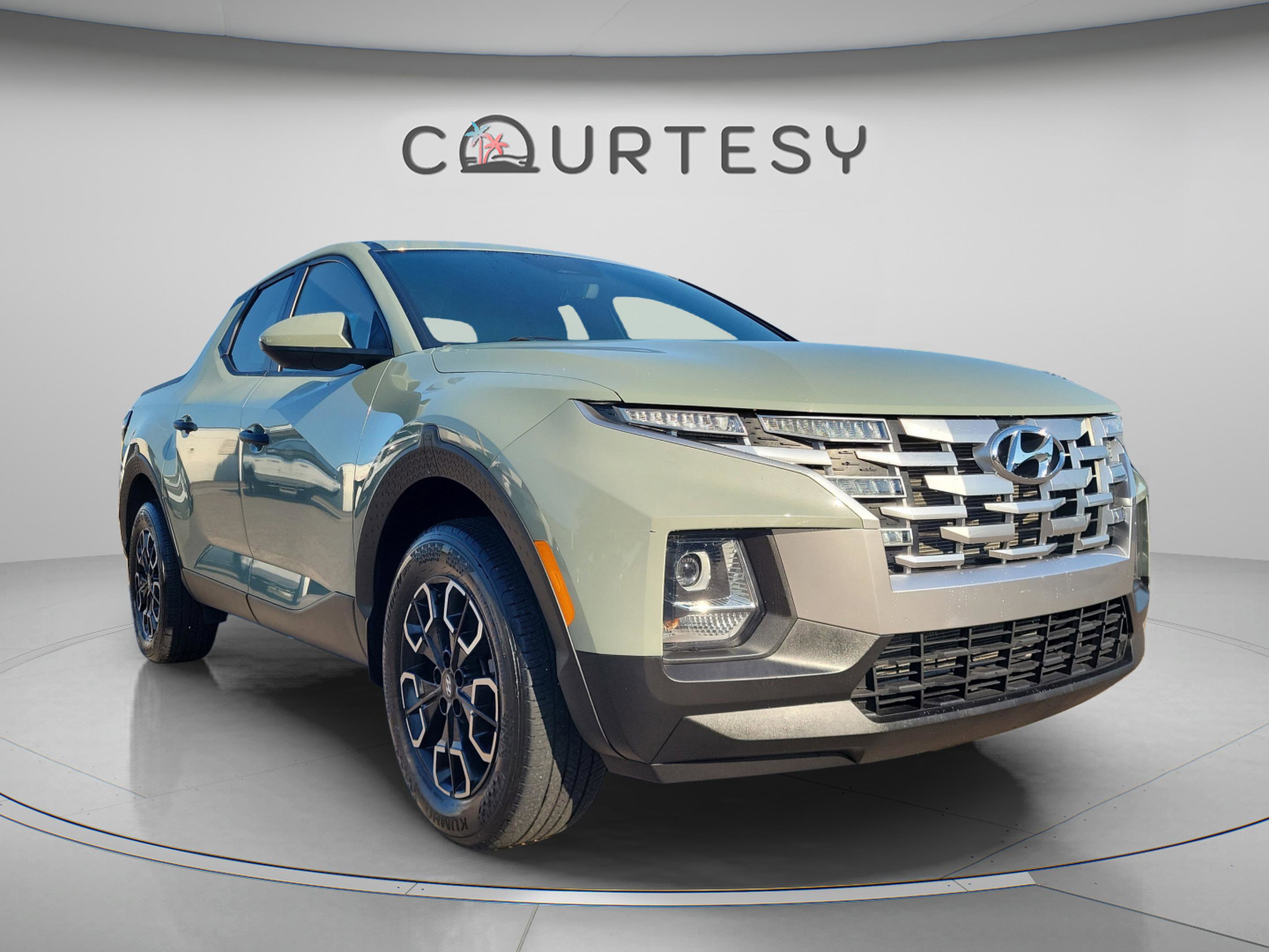 Used 2023 Hyundai Santa Cruz SE image 4