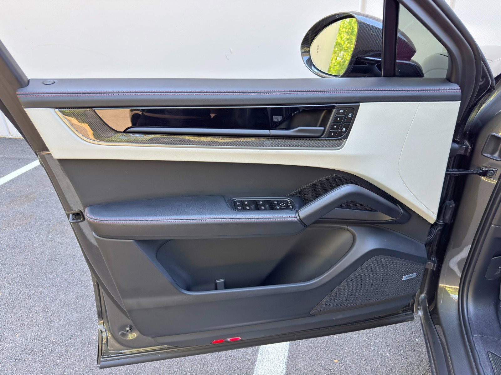 Used 2024 Porsche Cayenne Turbo AWD/4WD image 46