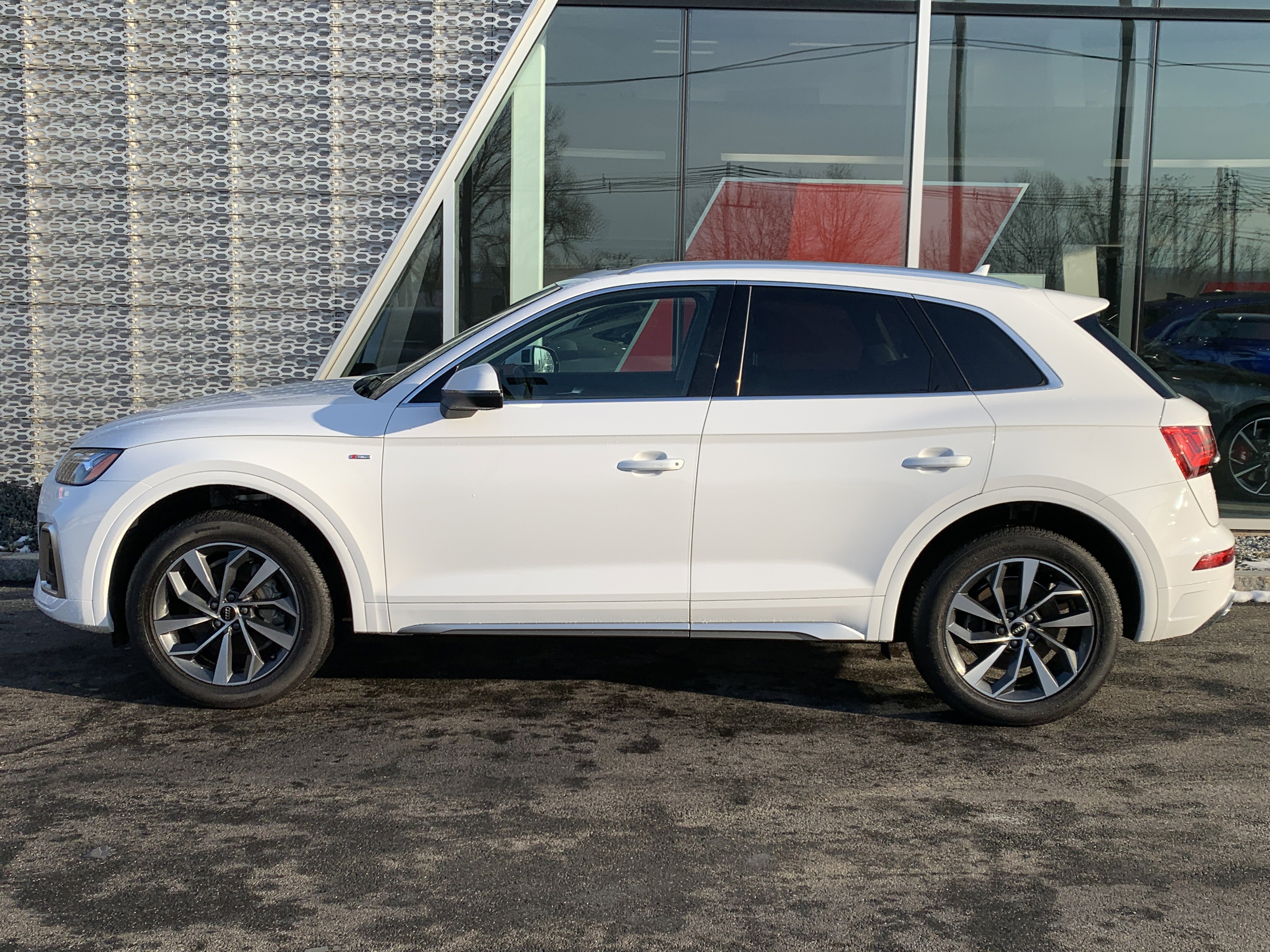 Certified 2022 Audi Q5 2.0T Premium Plus w/ Premium Plus Package image 2