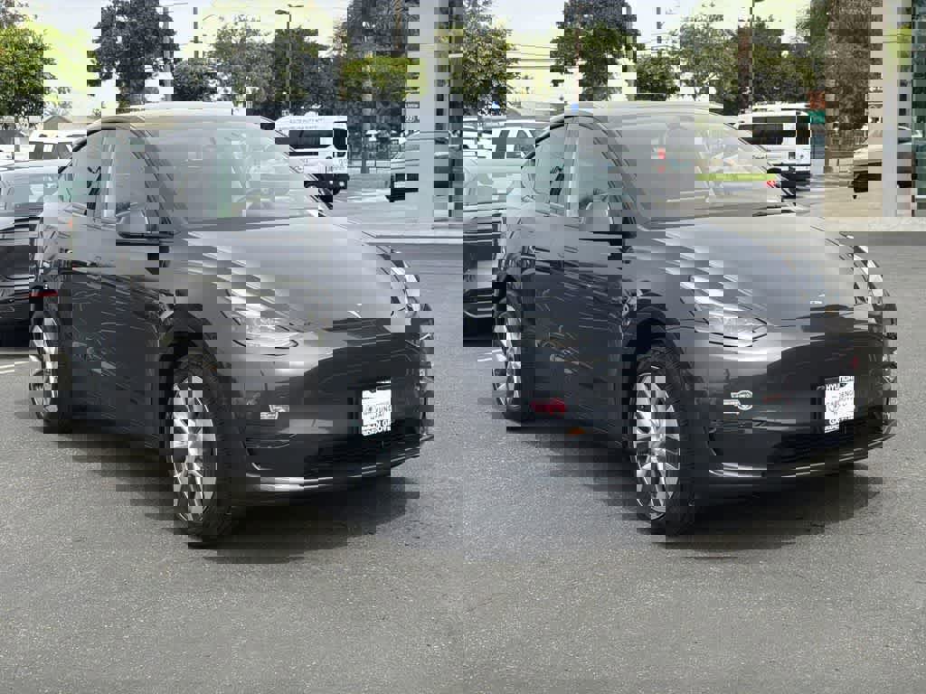Used 2024 Tesla Model Y Long Range AWD/4WD image 8