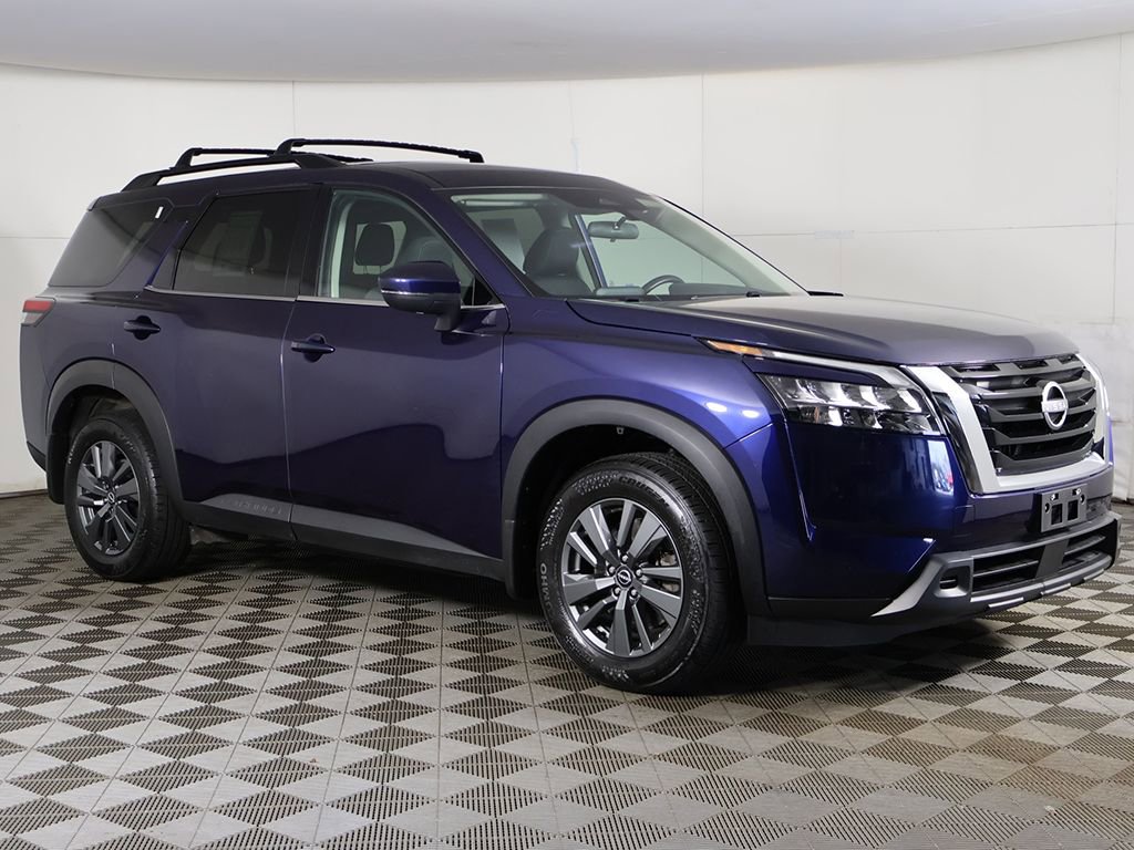 Used 2024 Nissan Pathfinder SV AWD/4WD image 2