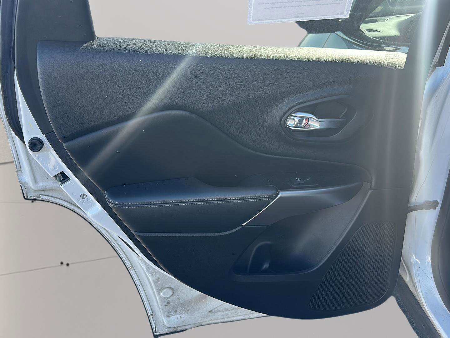 Used 2019 Jeep Cherokee Limited w/ Luxury Group image 13