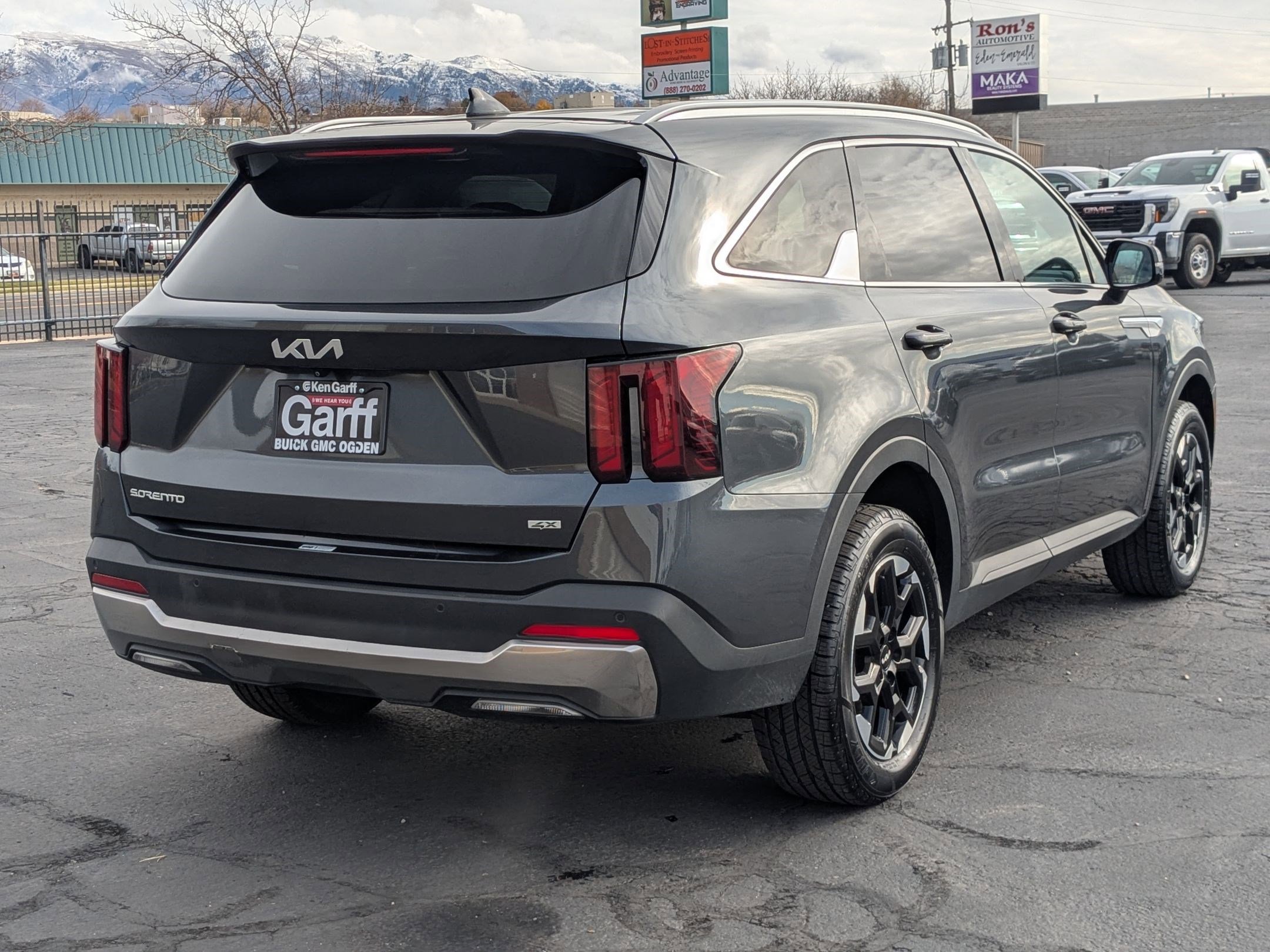 Used 2024 Kia Sorento S image 3