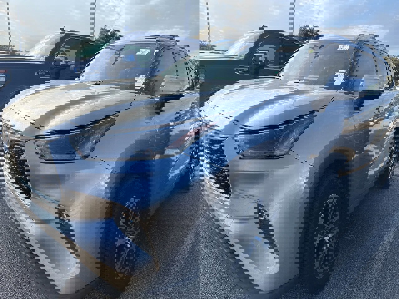 Used 2021 Toyota Highlander XLE image 1