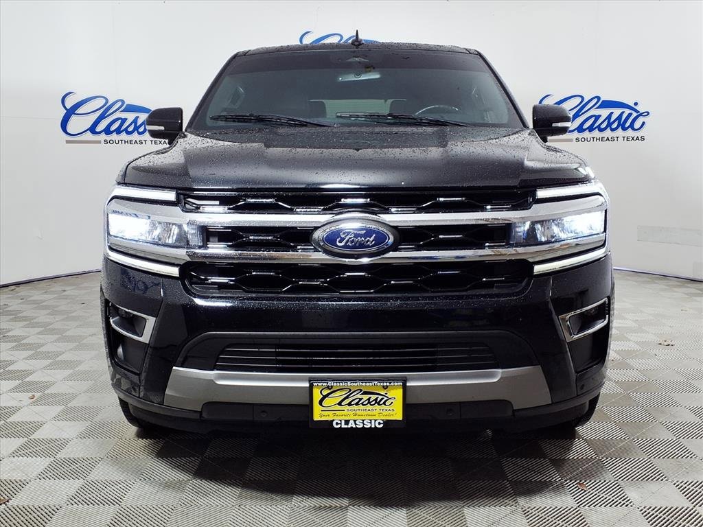 Used 2023 Ford Expedition Limited image 3