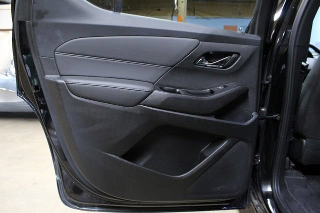 Used 2023 Chevrolet Traverse LT FWD image 14