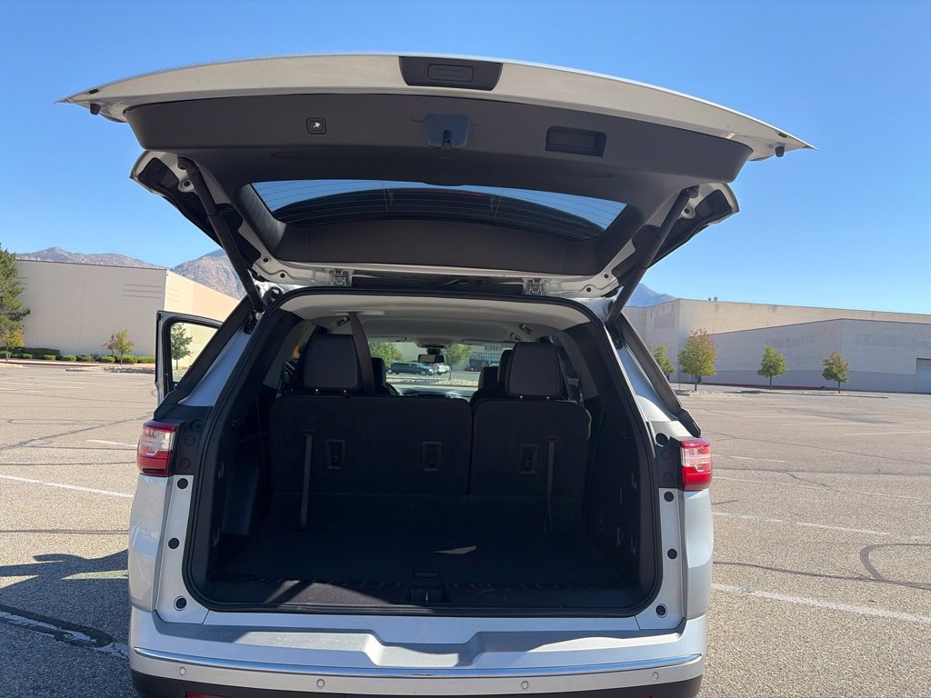 Used 2020 Chevrolet Traverse Premier AWD/4WD image 35