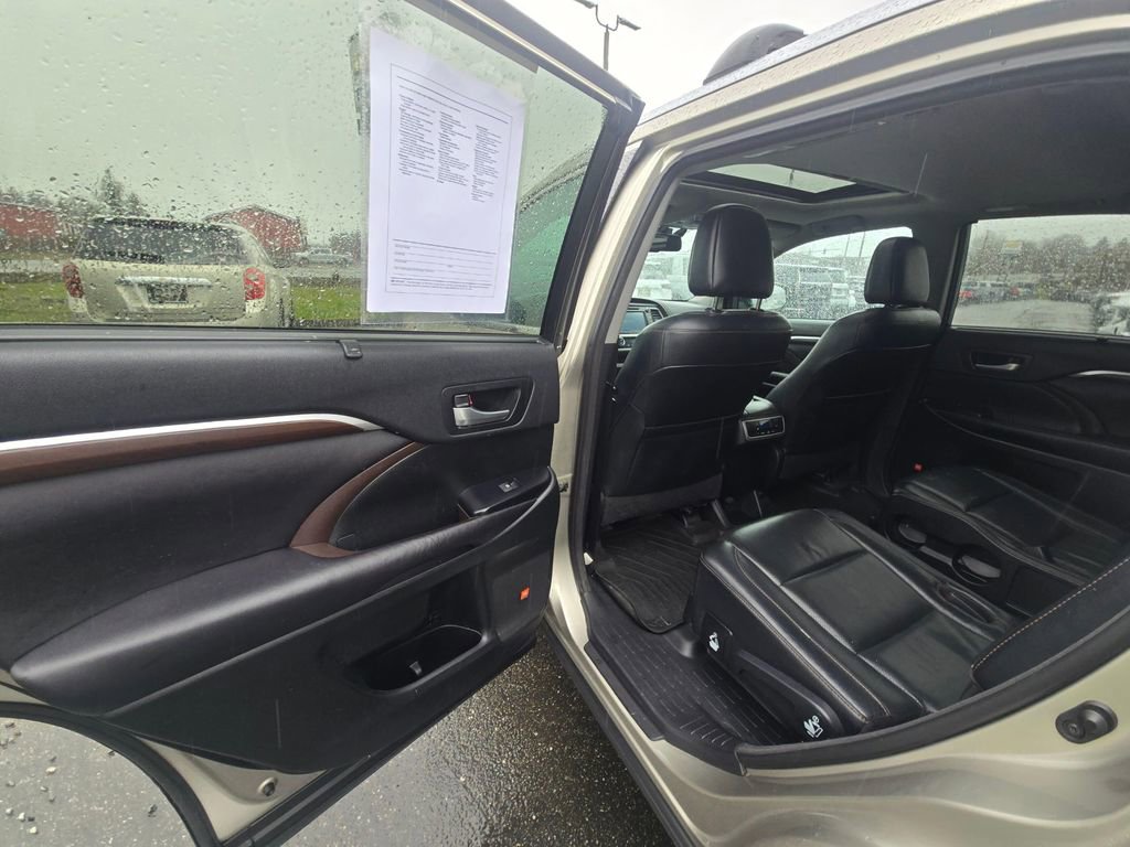 Used 2016 Toyota Highlander Limited AWD/4WD image 11