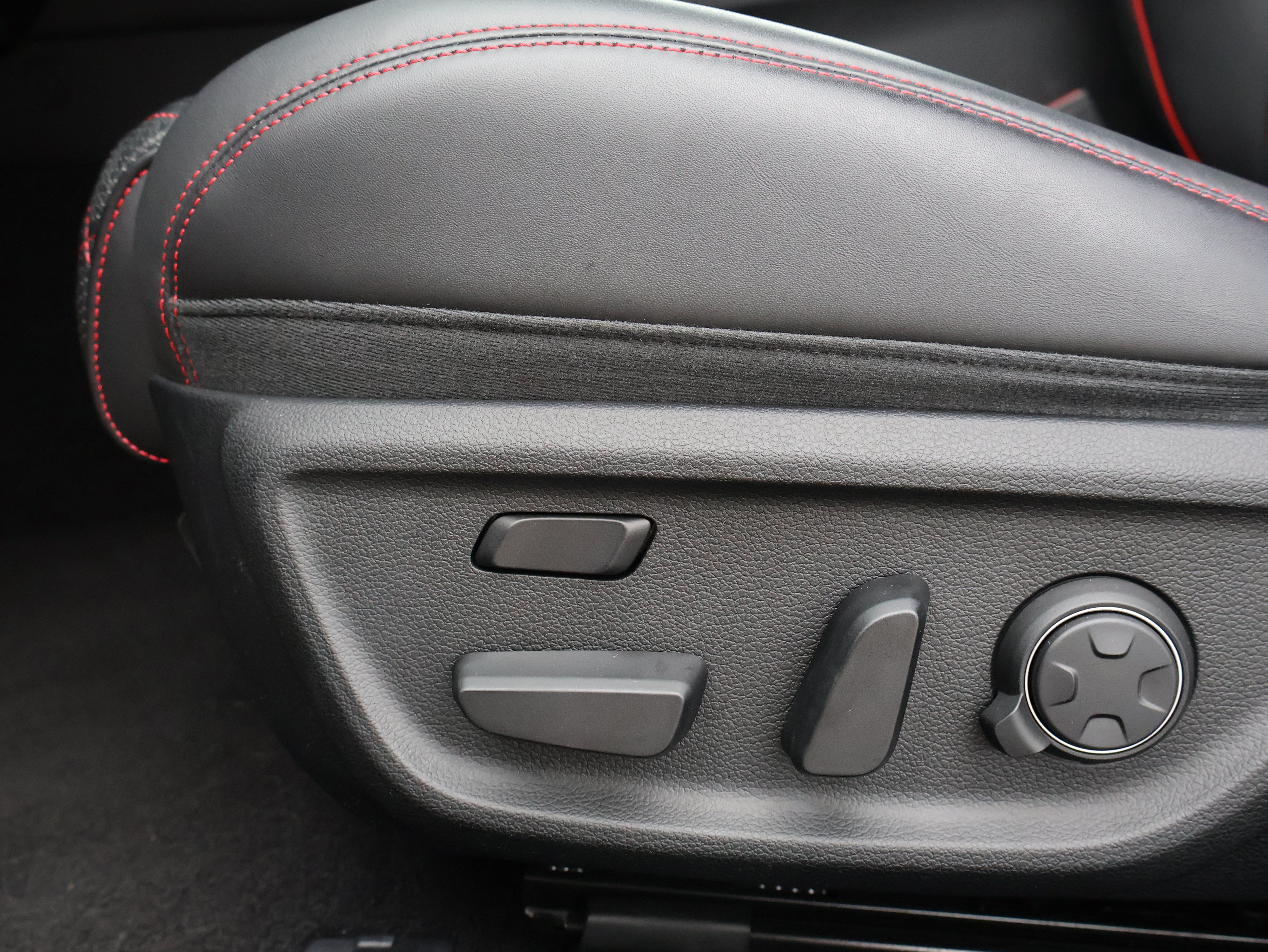 Used 2023 Genesis G70 3.3T w/ Sport Prestige Package AWD/4WD image 17
