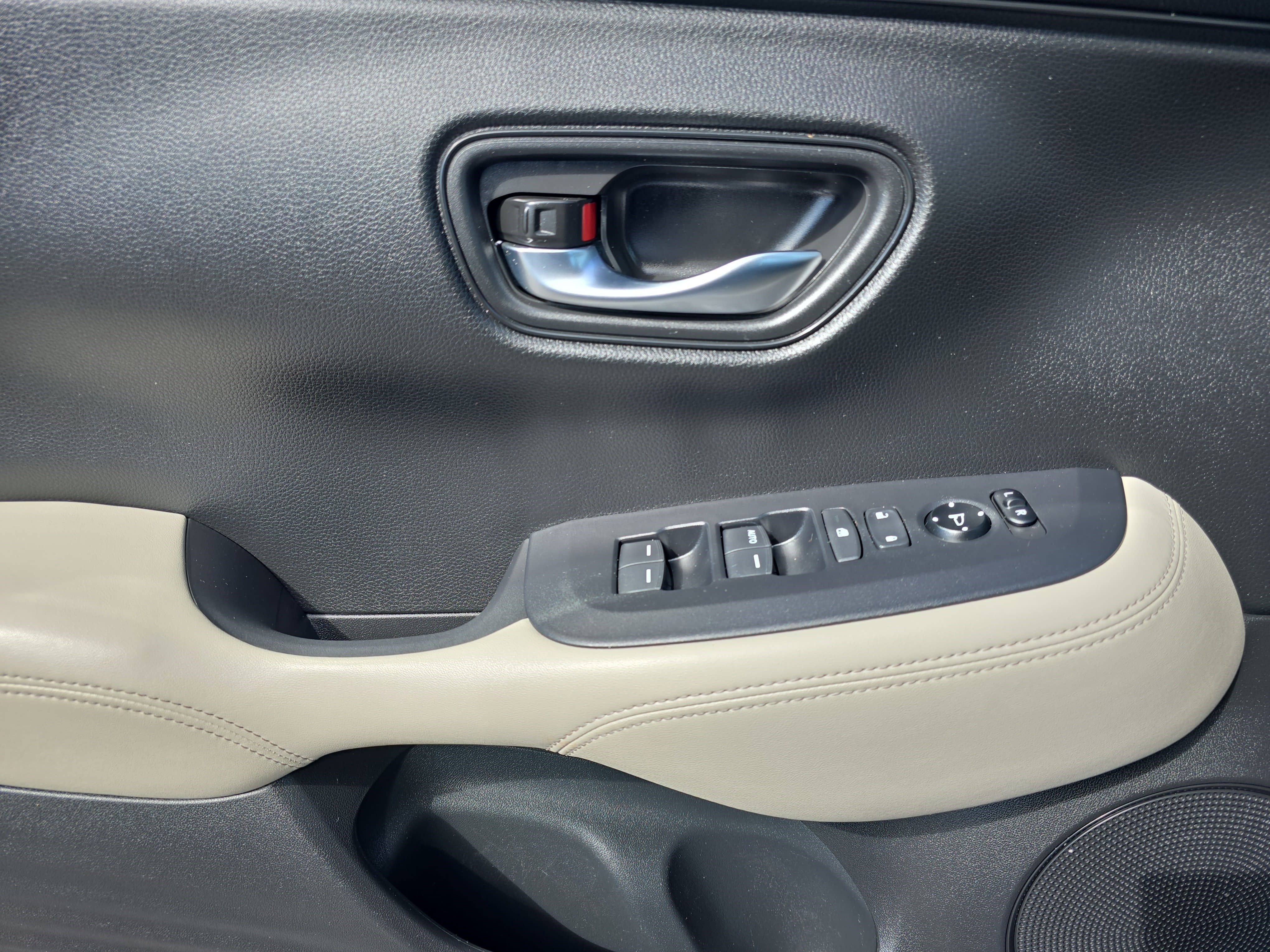 Used 2023 Honda HR-V LX image 22