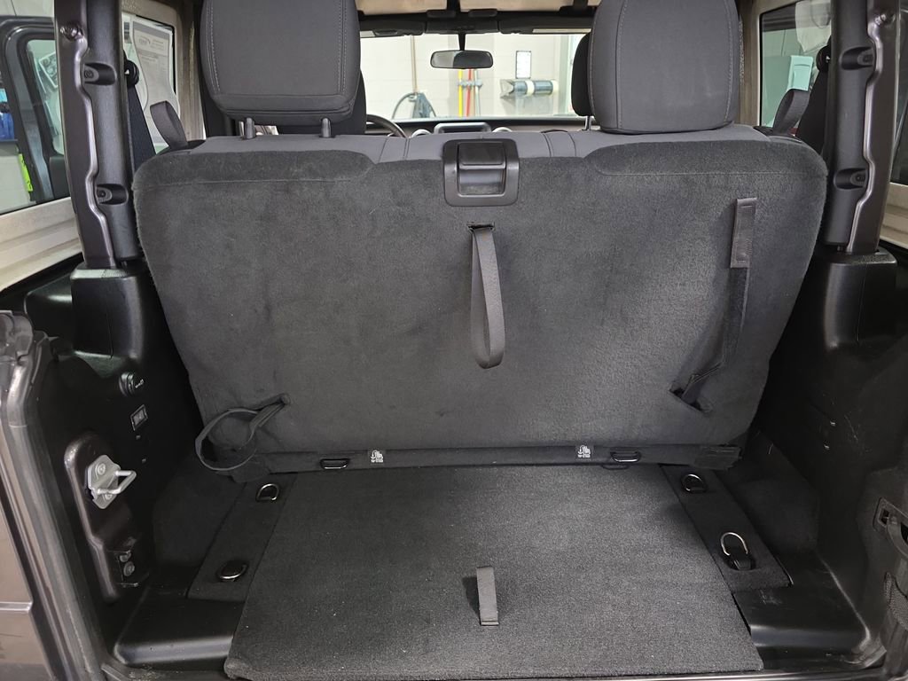 Used 2022 Jeep Wrangler Willys image 12