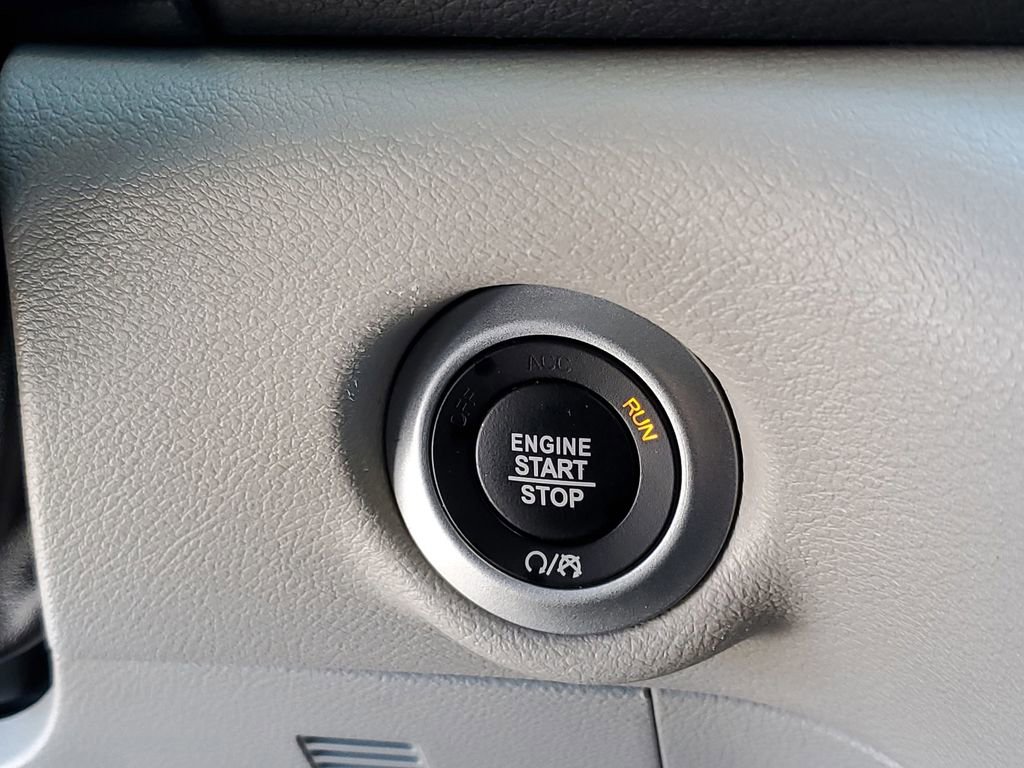 Used 2020 Chrysler Pacifica Touring-L image 14