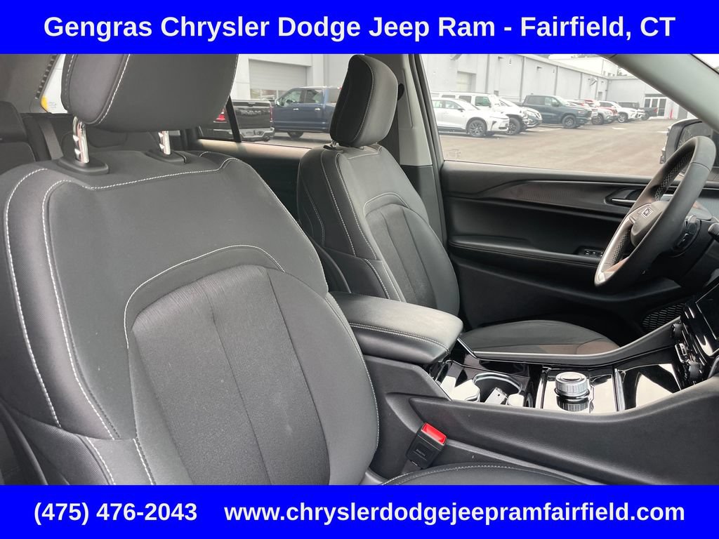 Certified 2023 Jeep Grand Cherokee Laredo X AWD/4WD image 21