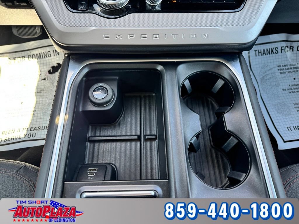 Used 2025 Ford Expedition Active AWD/4WD image 18
