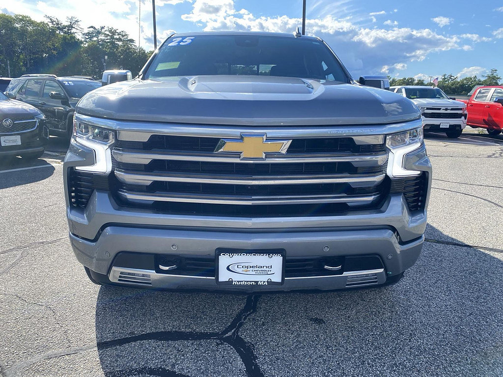 Used 2025 Chevrolet Silverado 1500 High Country AWD/4WD image 2