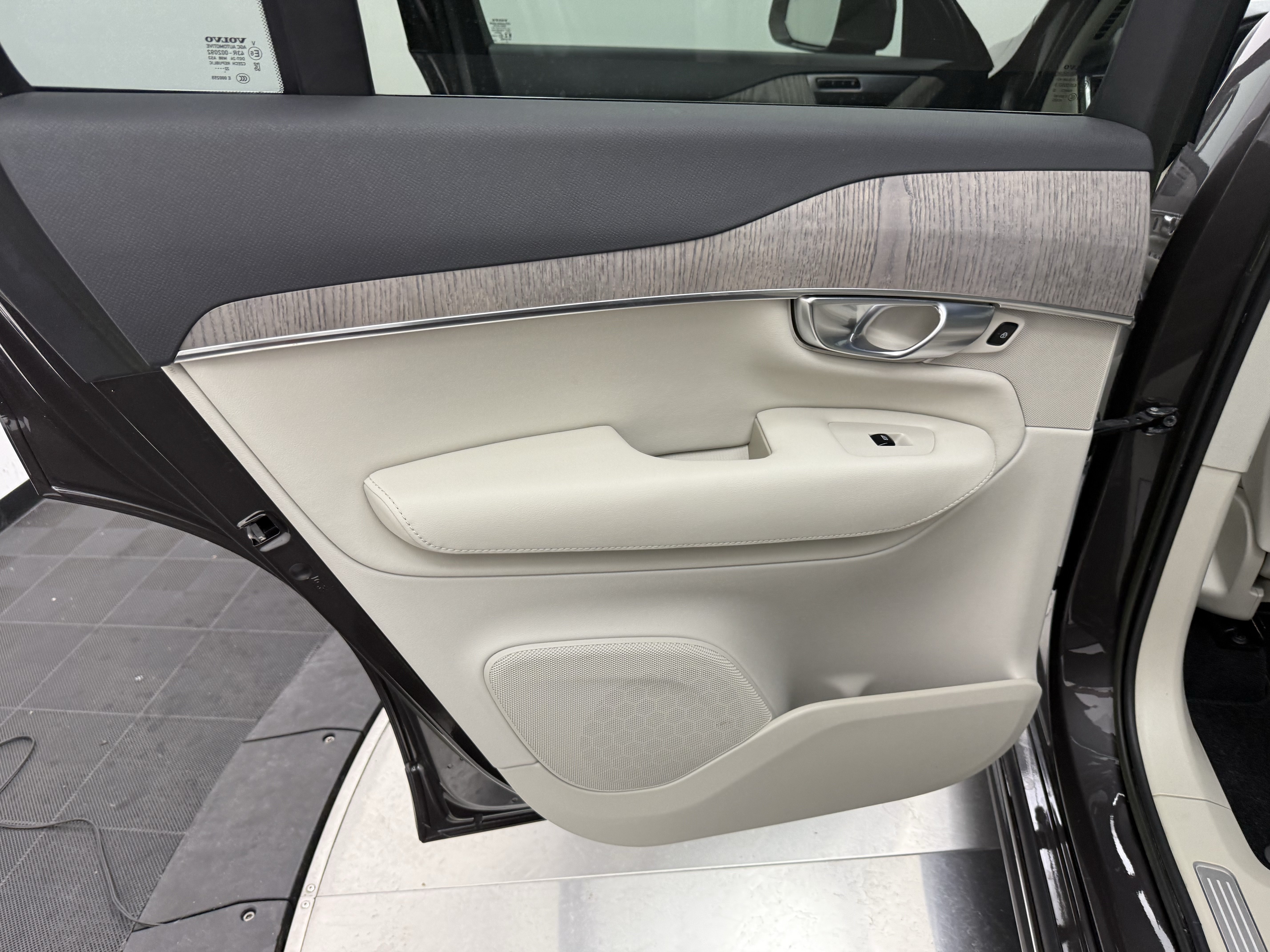 Certified 2023 Volvo XC90 B6 Plus w/ Protection Package Premier AWD/4WD image 25